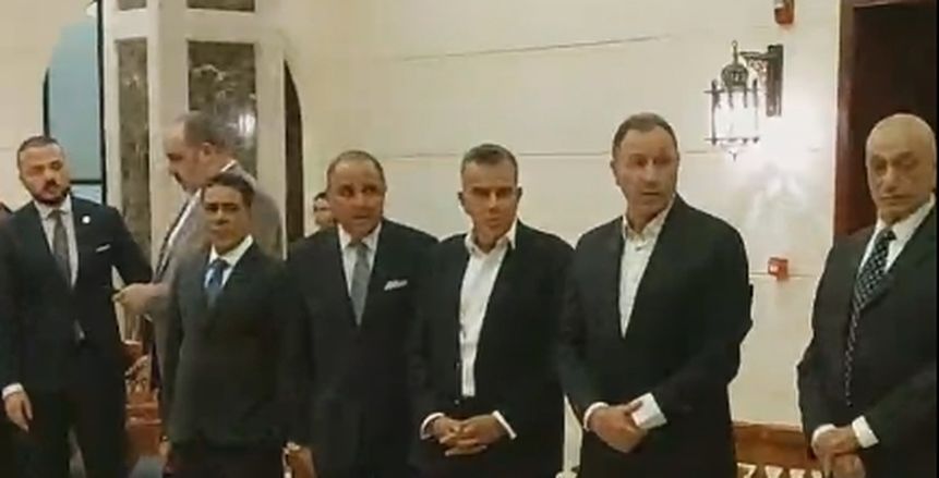 فاروق جعفر وأحمد حسن على رأس الحضور لعزاء شقيقة محمود الخطيب «صور»