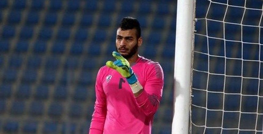 بالصور| حارس سموحة يرتدي تيشرت «شهداء» الزمالك
