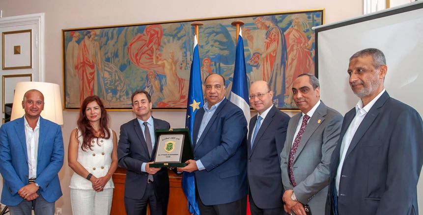 رئيس نادي الاتحاد السكندري يلتقي بالسفير الفرنسي.. الأولمبياد السبب