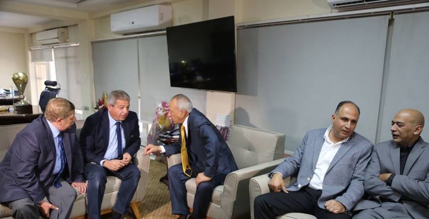 بالصور| وزير الرياضة يلتقى مجلس إدارة النادى الإسماعيلي