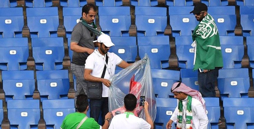 الجمهور السعودي يخطف الأنظار عقب نهاية لقاء أوروجواي