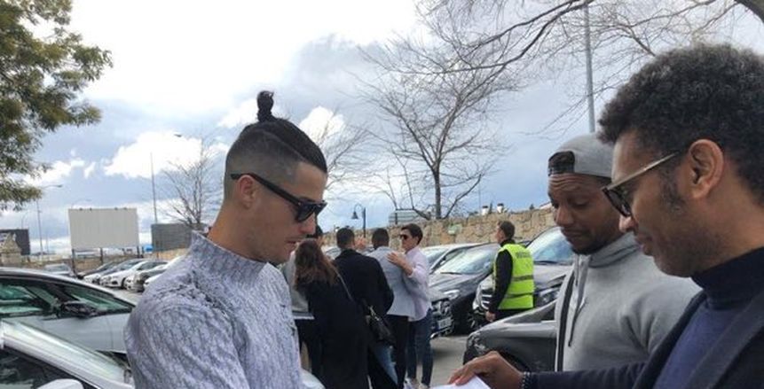رونالدو يتواجد في ملعب سانتياجو برنابيو لحضور كلاسيكو الأرض