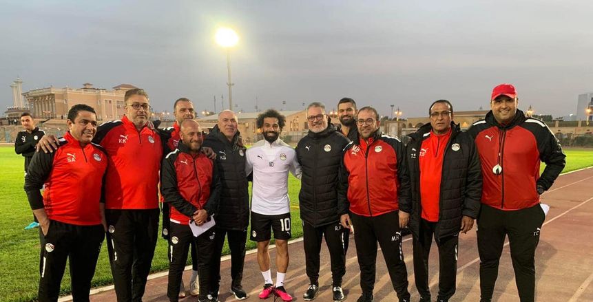 محمد صلاح يحضر مران المنتخب الأولمبي لتحفيز اللاعبين قبل مواجهة زامبيا «صور»