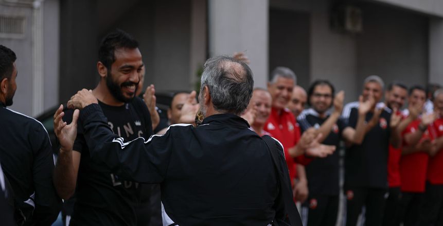 لقاء خاص بين كولر وكهربا وممر شرفي.. كواليس احتفالات الأهلي في التتش