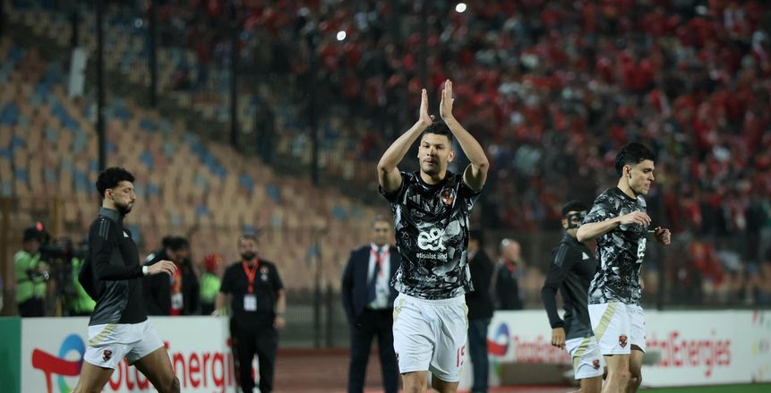 مشادة بين أشرف داري وحكم مباراة الأهلي والهلال في غرفة خلع الملابس