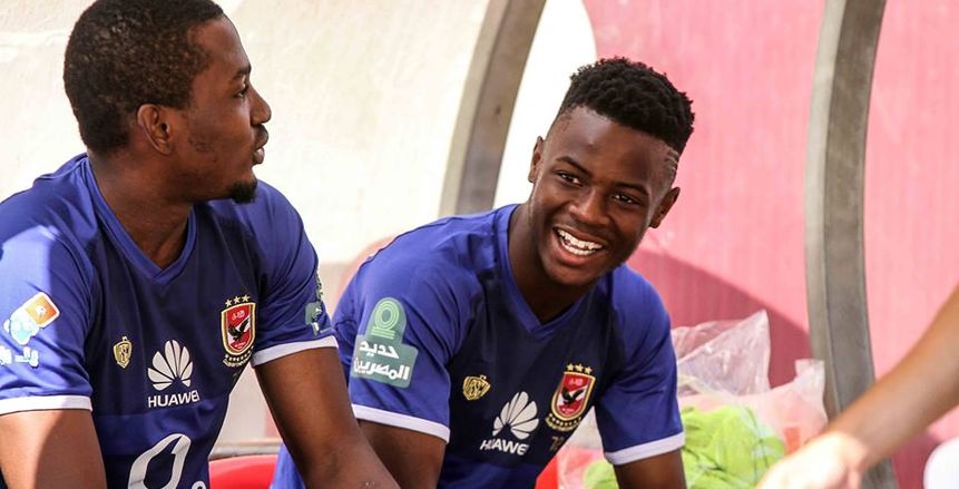 بعد انضمامه لمنتخب جنوب إفريقيا.. ماهلامبي ينشر صورته بصحبة أجايي