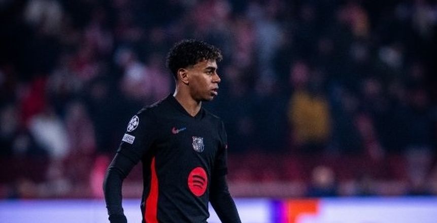 فليك يحدد بديل لامين يامال في برشلونة