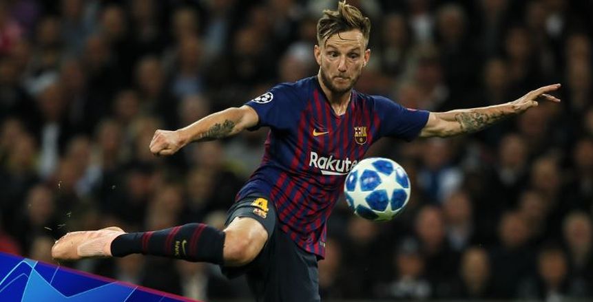 برشلونة يفتح باب الرحيل أمام راكيتيتش وفيدال