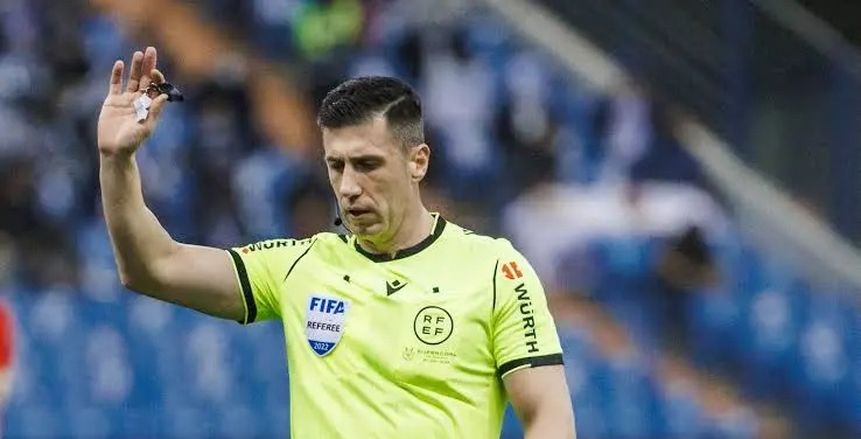 ملك الإنذارات.. من هو سيزار جرادو حكم مباراة الأهلي والزمالك في القمة؟