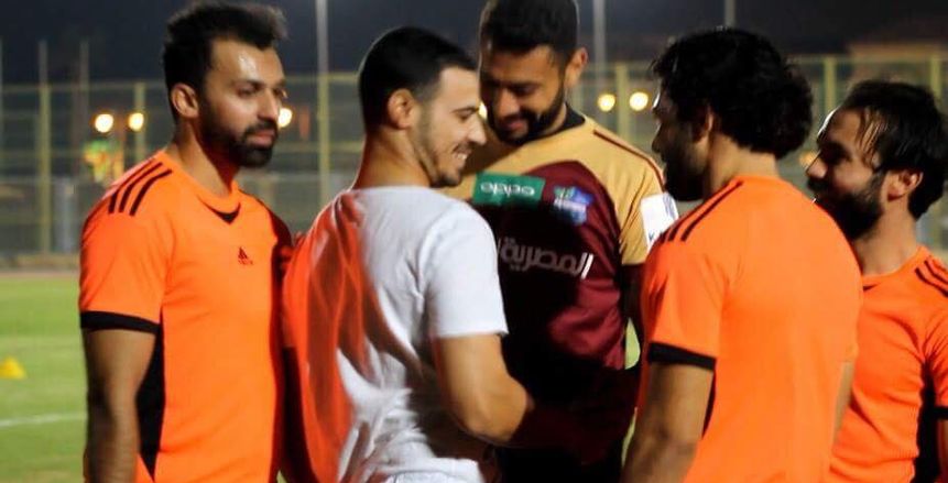 أحمد سامى يزور تدريبات المقاصة