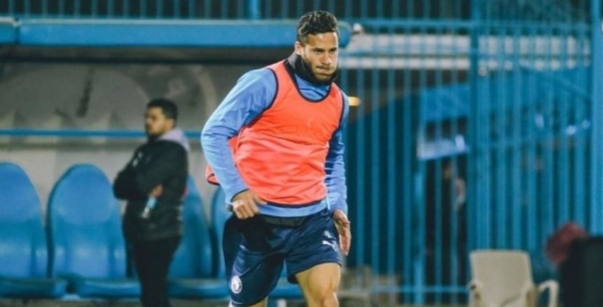 رمضان صبحي يتجاهل لاعبي الأهلي.. وأحمد فتحي يصافح أصدقاء الأمس