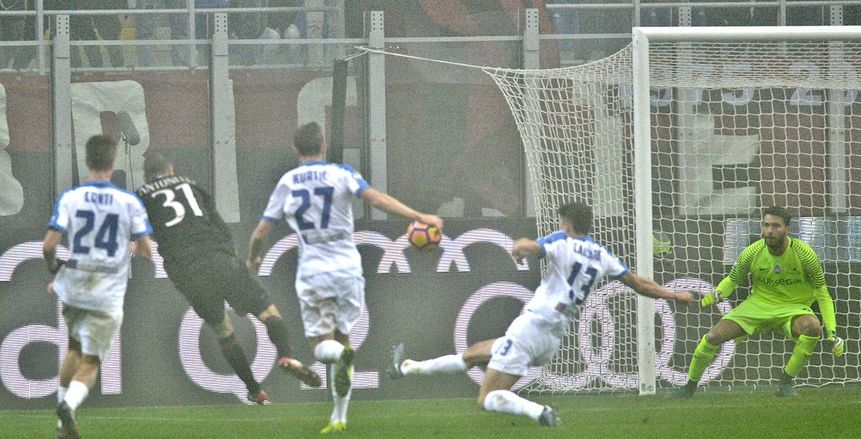 «أتلانتا» يفرض التعادل السلبي على ميلان في «الكالتشيو»