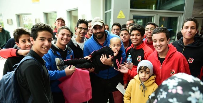 بالصور.. فريق كرة الماء للناشئين بالأهلي يزور مستشفى 57357