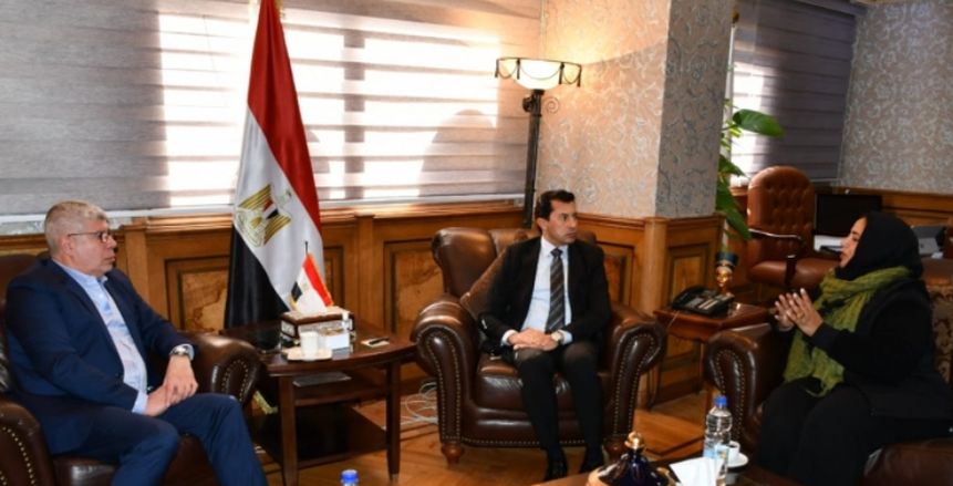 وزير الرياضة يستقبل زوجة الراحل أدهم السلحدار.. ويعلن دعمه لأسرته