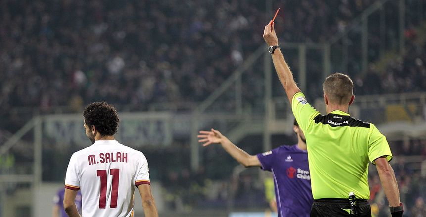 3 أهداف وبطاقة حمراء.. أبرز لقطات محمد صلاح والحكم الإيطالي أورساتو