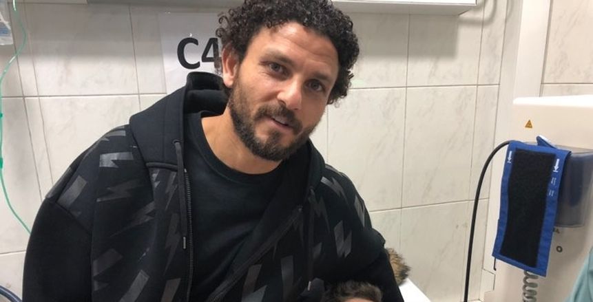 بالصور| حسام غالي في زيارة لمستشفى «أبو الريش»