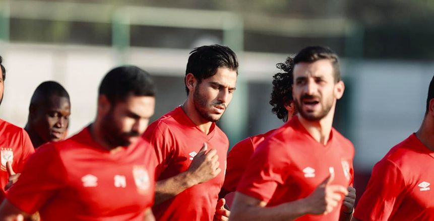صورة.. أمير كرارة يتابع مباراة الأهلي وإنبي من مدرجات ستاد القاهرة