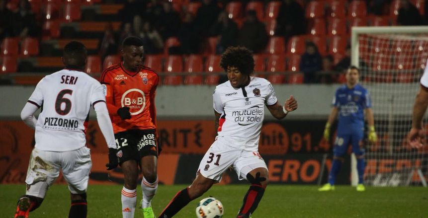 نيس يواصل مطاردة موناكو على لقب الدوري الفرنسي... وطرد جديد لبالوتيلي