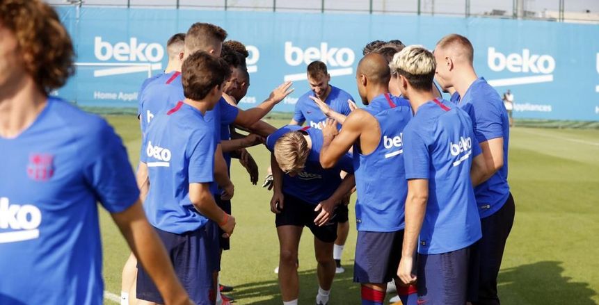 بالصور| جريزمان ودي يونج ونيتو يخوضون المران الأول مع برشلونة في غياب ميسي