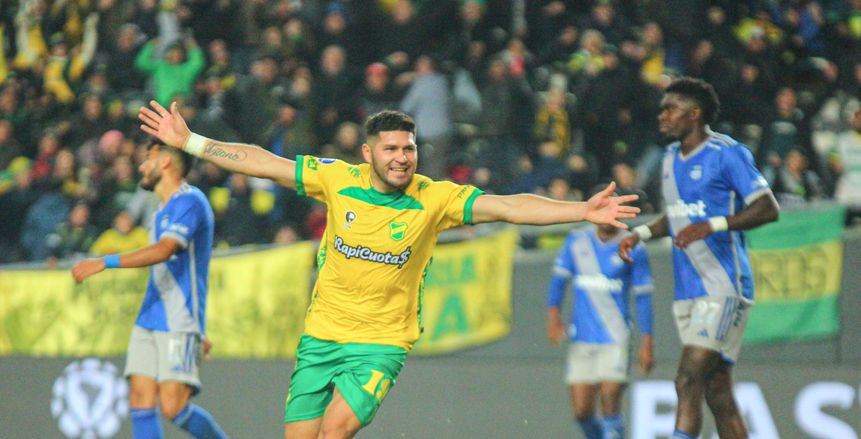 ديفينسا خوستيكا الأرجنتيني يصعد إلى ربع نهائي سود أمريكانا