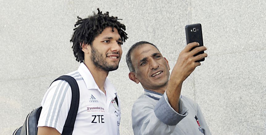 غضب وتعهدات ومواقف طريفة بين لاعبى المنتخب فى مطار القاهرة