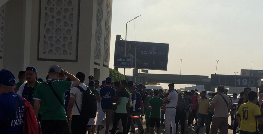 بالصور| جمهور الجزائر يواصل التوافد على ملعب الدفاع الجوي قبل مواجهة كينيا