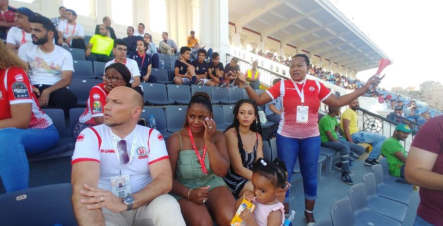 بالصور| عائلة بيجيريمانا نجم بوروندي تؤازره من مدرجات الإسكندرية