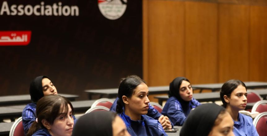 محاضرات نظرية وعملية في معسكر «فيفا» للمحكمات المصريات