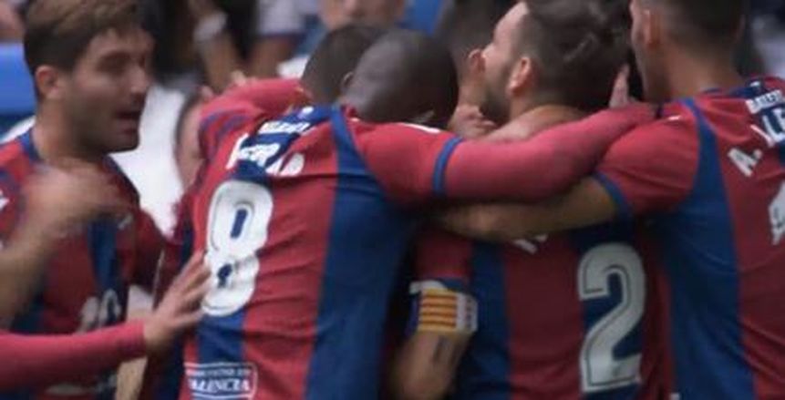 ليفانتي يتعادل في اللحظات الأخيرة مع ديبورتيفو لاكورونيا