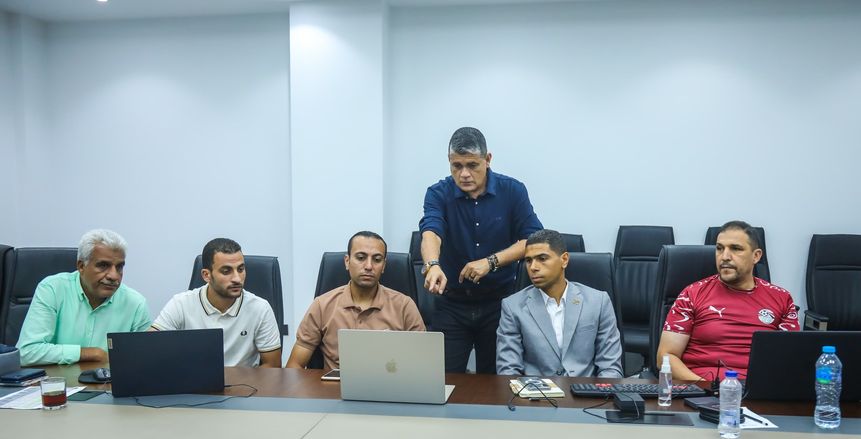 أوسكار رويز يستعرض حالات تحكيم الدوري المصري مع 4 حكام