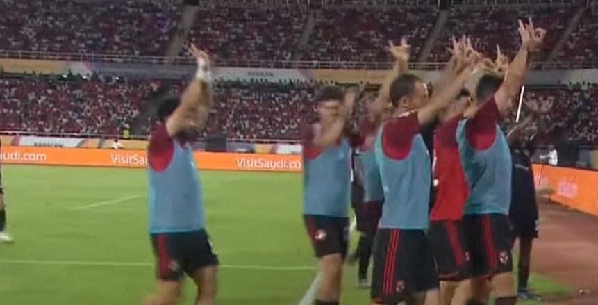 بعلامة النصر.. لاعبو الأهلي يتضامنون مع غزة عقب التقدم بهدف أمام سيمبا