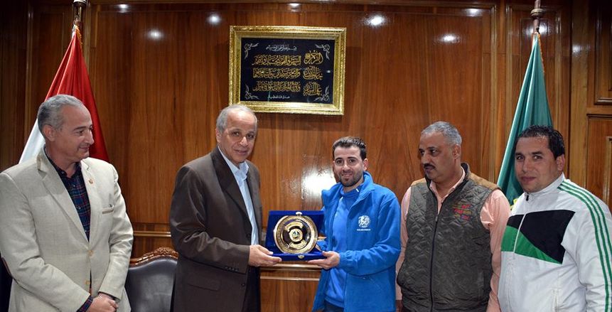 محافظ القليوبية يكرم لاعب منتخب الصم والبكم لكرة القدم
