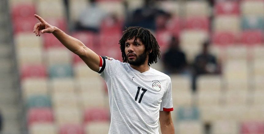 ماذا فعل محمد النني أثناء أداء مناسك الحج؟.. مشهد إنساني رائع