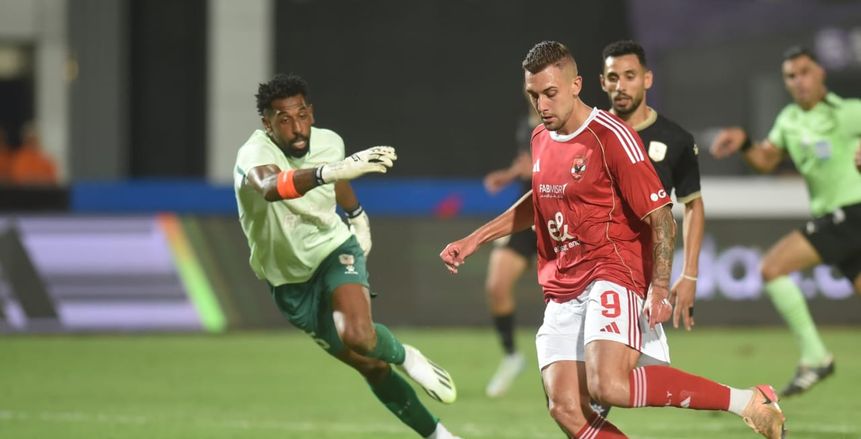 رد فعل غاضب من جراديشار بعد طرده في مباراة الأهلي وإيجل نوار.. ماذا فعل؟