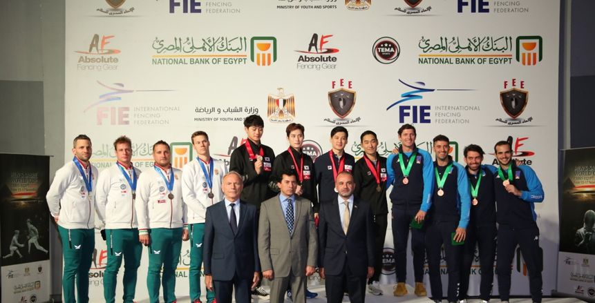 وزير الشباب والرياضة يشهد ختام بطولة العالم لسلاح السيف للرجال ويكرم الفائزين