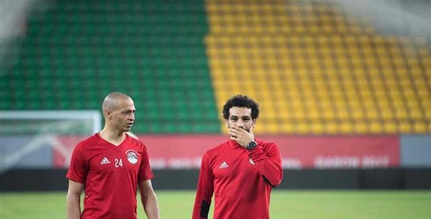 طلبة: صلاح تبرع بأحذية وأجهزة استشفاء للمنتخب أثناء كأس الأمم بالجابون