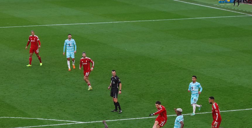 ليفربول يسقط في فخ التعادل للمباراة الرابعة على التوالي بالتعثر أمام بيرنلي