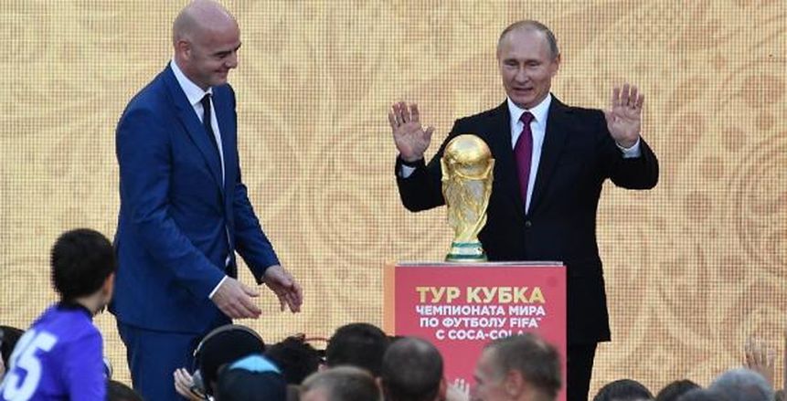 بوتين يحضر قرعة كأس العالم بروسيا ويرحب بأساطير كرة القدم
