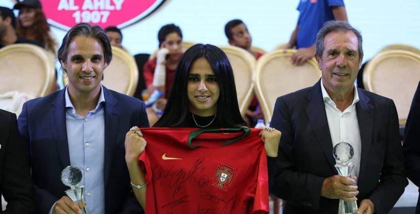 الاتحاد البرتغالي يهدي قميص رونالدو لـ شيخة آل ثاني مؤسس كأس العالم للآيتام