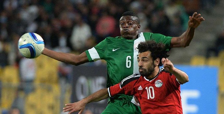 مدافع منتخب نيجيريا: صلاح أقوى خصم واجهته في مسيرتي