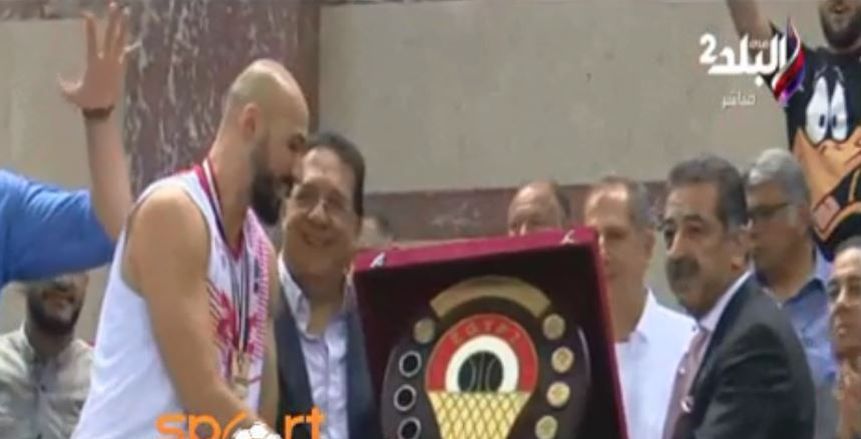 بالفيديو| تتويج سلة الزمالك بالدوري بعد غياب 12 عامًا