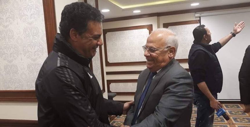 بالصور| كواليس جلسة محافظ بورسعيد مع إيهاب جلال ولاعبي المصري