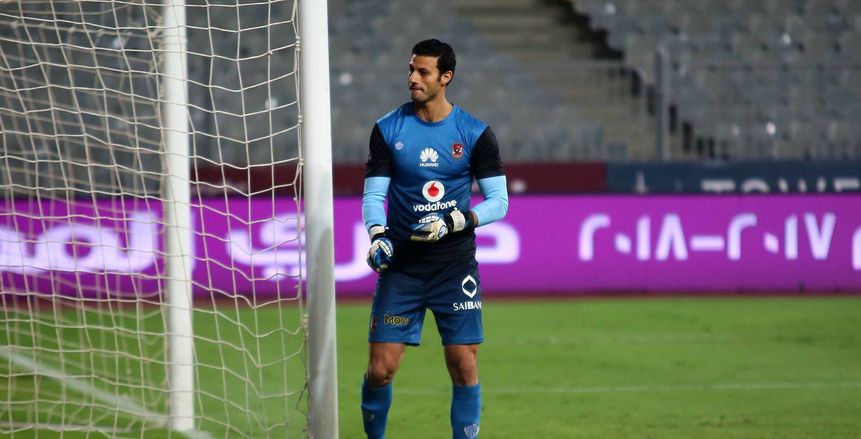 من الترجي والوصل لبيراميدز.. محمد الشناوي مع الأهلي «ماسك الهوا بإيديا»