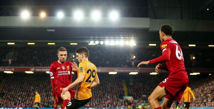 أسطورة ليفربول يطالب بتغيير قانون التسلل بسبب الـ"VAR"