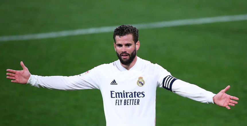 تقارير إسبانية: مدافع ريال مدريد يقترب من الرحيل بسبب عامل السن