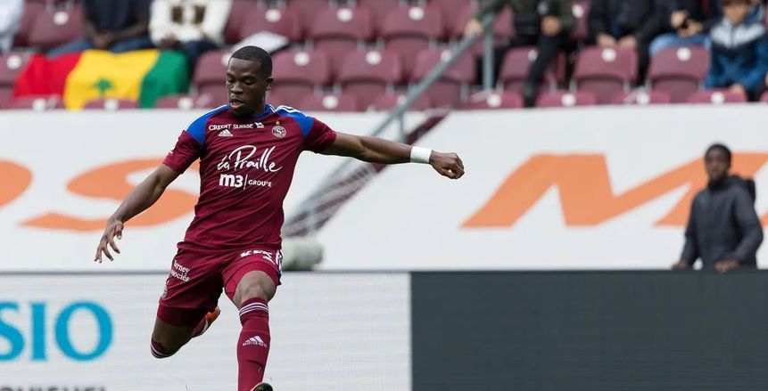 الأهلي يعرض مليونا و200 ألف دولار لحسم صفقة ديريك كوتيسا في الشتاء