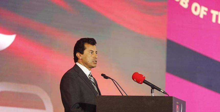 وزير الرياضة ورئيس الدولي لليد يتفقدان الصالة المغطاة باستاد القاهرة