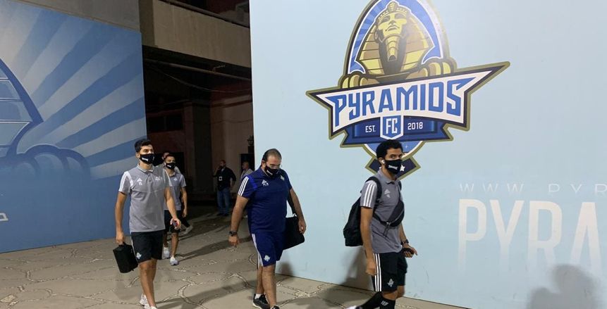 بالصور.. وصول بيراميدز والزمالك لاستاد الدفاع الجوي