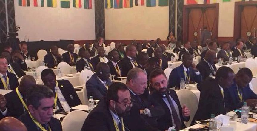 بالصور| مجدي عبد الغني يهنيء "أبوريدة" بعد الفوز بمقعد المكتب التنفيذي