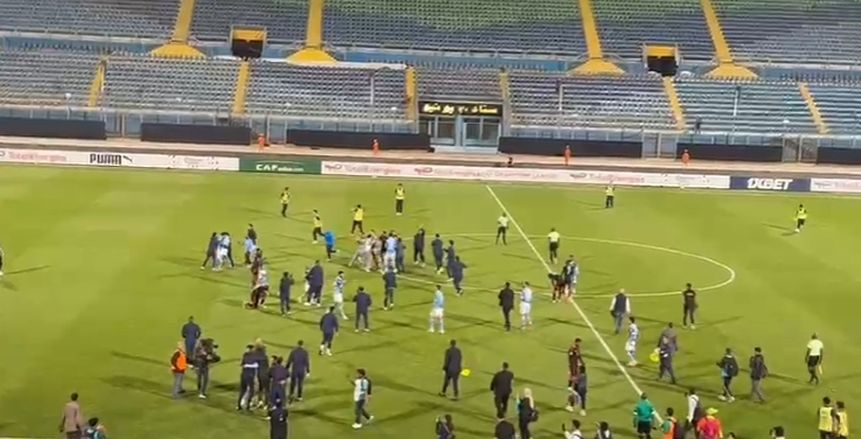 احتفالات لاعبي بيراميدز بعد التأهل التاريخي لنهائي أفريقيا.. ورد فعل رمضان صبحي